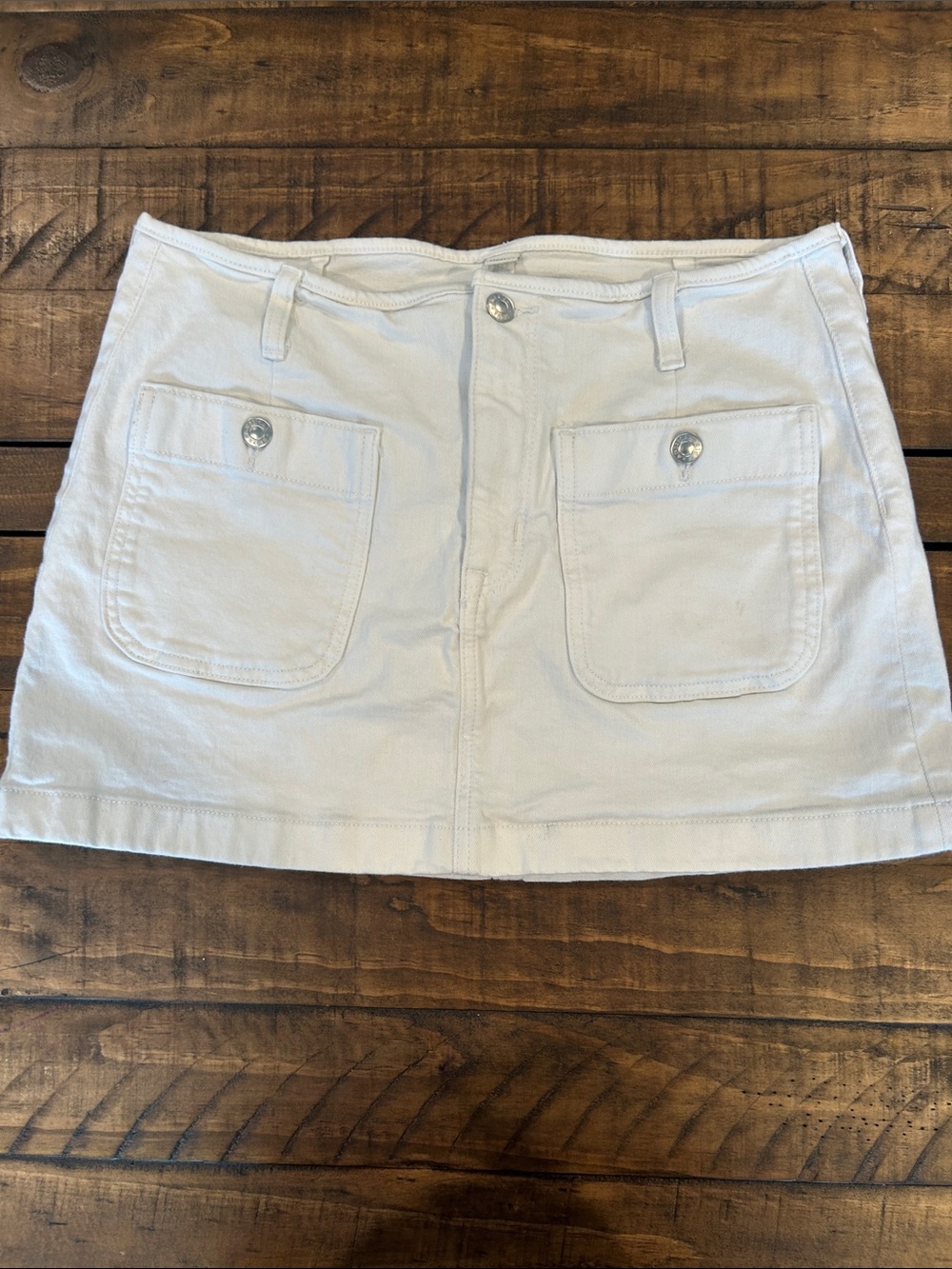 American Eagle Size 8 White Pocket Front  & Back Stretch Mini Skirt